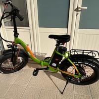 BICICLETTA CON PEDALATA ASSISTITA