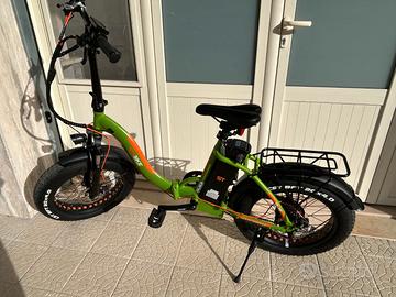 BICICLETTA CON PEDALATA ASSISTITA