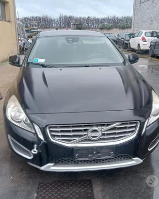 Volvo S60 2.0td 2014 demolita per ricambi