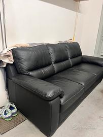 Divano in pelle nera