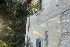 Casa da ristrutturare in aperta campagna