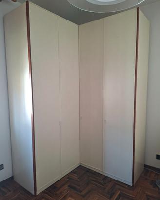 Armadio Angolare a Cabina – Capiente e Moderno