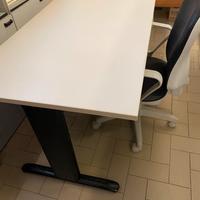 Scrivania da ufficio professionale con cassettiera