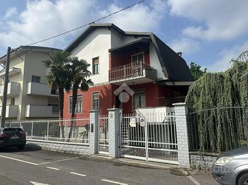 VILLA SINGOLA A CARUGATE