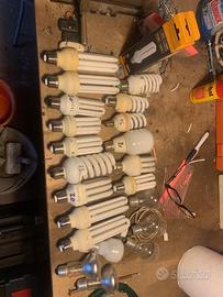 50 Lampadine un faretto e 2 neon