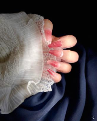Manicure indossabile realizzata interamente a mano
