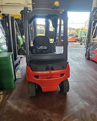Carrello elevatore elettrico marca Linde portata 2