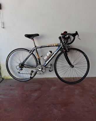 bici da corsa marca bianchi misura 52