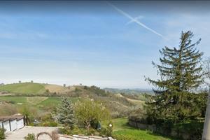 Casa con giardino a montebello di bertona