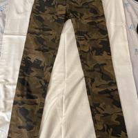 Pantaloni militari