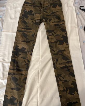 Pantaloni militari
