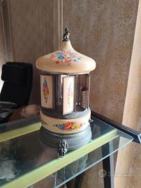 carillon decorato porta sigarette o altro.