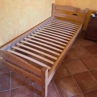 Letto singolo in legno