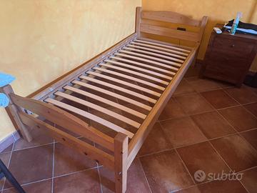 Letto singolo in legno