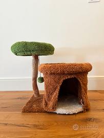Albero tragraffi con cuccia per gatti