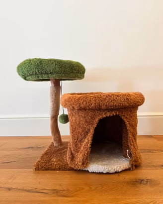 Albero tragraffi con cuccia per gatti