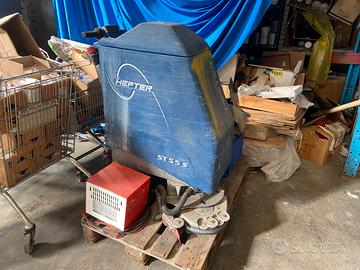 Macchina per la pulizia dei pavimenti