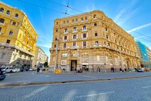 3 LOCALI A NAPOLI