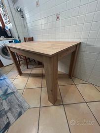 Tavolo con sedie