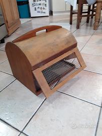 antico trasportino in legno molto particolare 