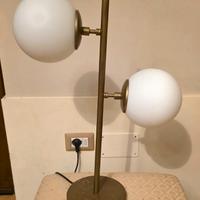 Lampada da tavolo design con doppia sfera opalina