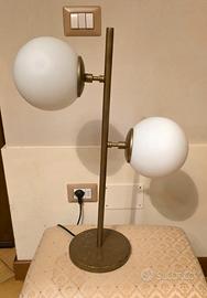 Lampada da tavolo design con doppia sfera opalina