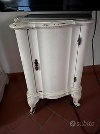 Comodini in legno massello shabby chic