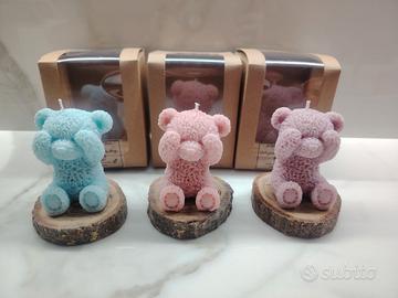 Tris di orsetti in cera di soia e base in legno