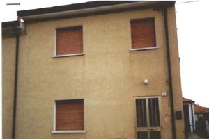 Migliarino casa con garage e piccolo scoperto