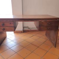 SCRIVANIA MINISTERIALE CON CASSETTI, IN NOCE