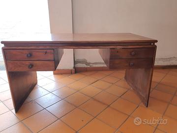 SCRIVANIA MINISTERIALE CON CASSETTI, IN NOCE