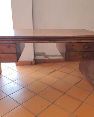SCRIVANIA MINISTERIALE CON CASSETTI, IN NOCE