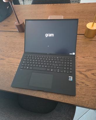 💻 LG Gram 16 (2023) – i7 13ª gen – 16GB RAM
