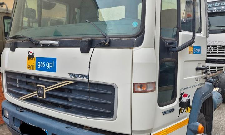 Volvo fl6 250hp a telaio