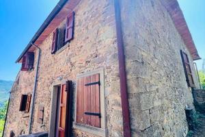 Rustico / Casale di 550 m² con più di 5 locali a B