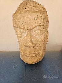 Testa antica in pietra o marmo