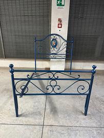 Struttura con testata letto