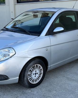 Lancia Ypsilon 1.2 versus