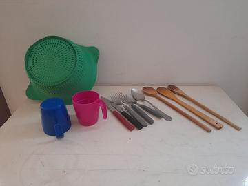Set di 12 utensili da cucina / campeggio (scolapas