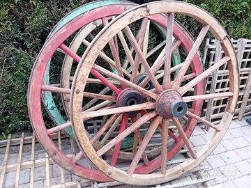 Ruote legno vecchio carretto