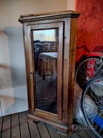 Vetrinetta arte povera ad angolo