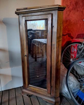 Vetrinetta arte povera ad angolo