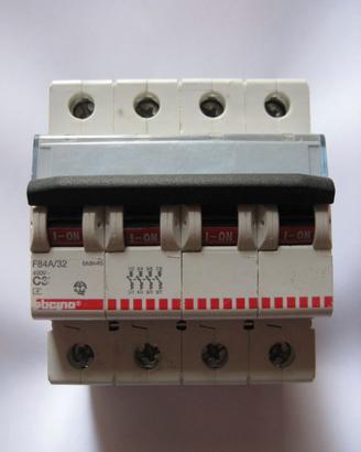 Magnetotermico 32A F84A32 bticino trifase 400V