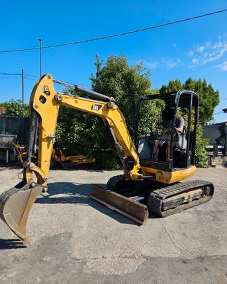 E245 - ESCAVATORE CATERPILLAR 302.7