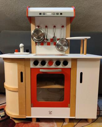 Cucina giocattolo in legno marca Hape