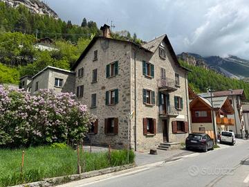 Casa indipendente di 526 m² con più di 5 locali e 