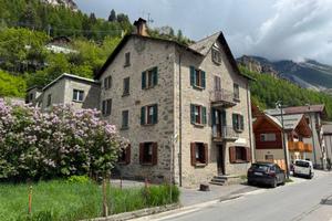 Casa indipendente di 526 m² con più di 5 locali e 