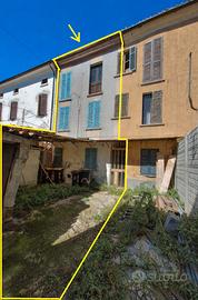 Casa da ristrutturare vicino al comune