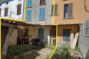 Casa da ristrutturare vicino al comune