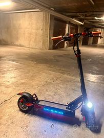 Monopattino elettrico IENYRID M4